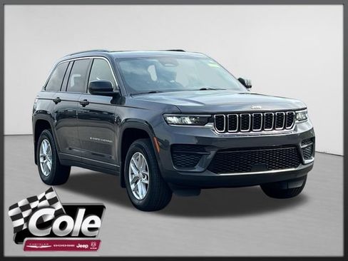 Used 2025 Jeep Grand Cherokee Laredo X w/ Luxury Tech Group I AWD/4WD image 1