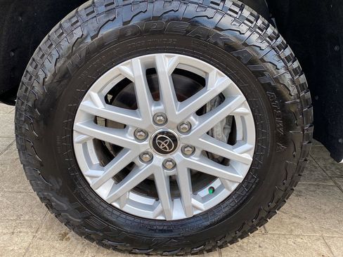 Used 2022 Toyota Tundra SR5 w/ SR5 Premium Package image 12