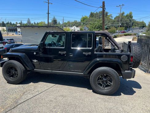 Used 2015 Jeep Wrangler Unlimited Sport AWD/4WD image 2