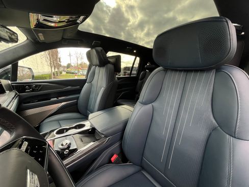 Used 2025 Cadillac Escalade IQ Luxury 2 image 11