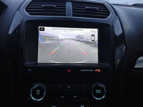 Used 2019 Ford Explorer XLT w/ XLT Sport Appearance Package image 24