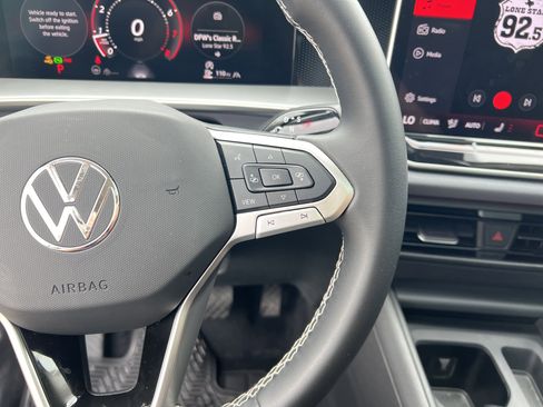 Certified 2025 Volkswagen Tiguan SE w/ Panoramic Sunroof Package AWD/4WD image 18