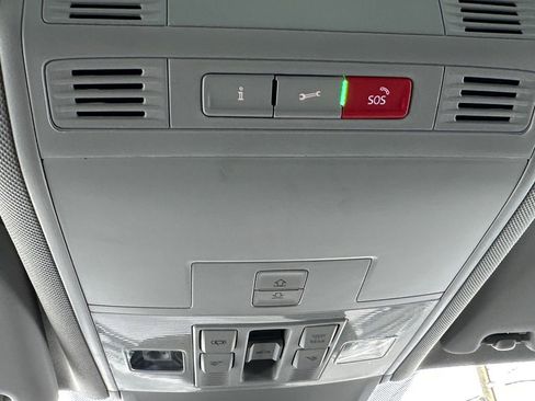 Used 2024 Volkswagen Tiguan SE image 19