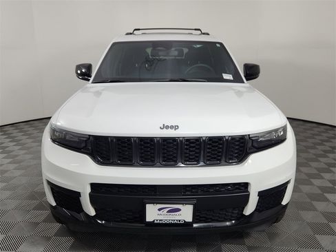 Used 2023 Jeep Grand Cherokee L Laredo image 7