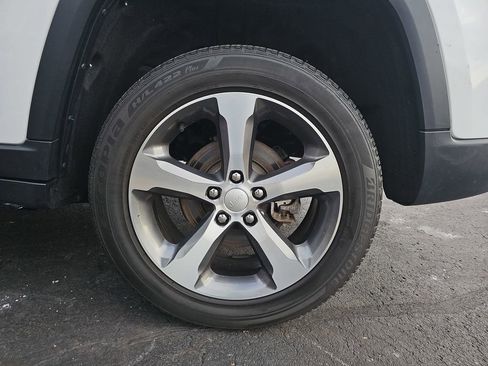 Used 2023 Jeep Grand Cherokee Limited image 34