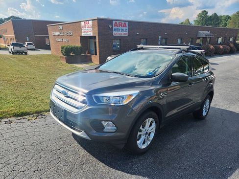 Used 2018 Ford Escape SE w/ SE Sync 3 Package FWD image 1
