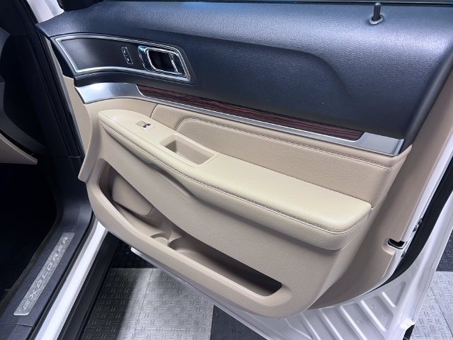 Used 2016 Ford Explorer Limited FWD image 11