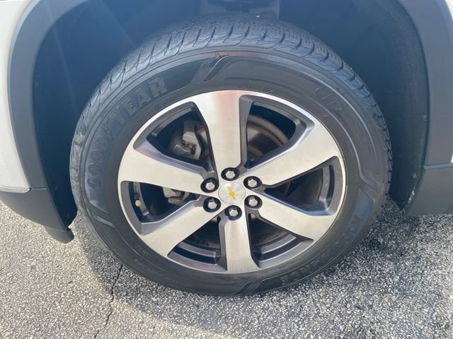 Used 2018 Chevrolet Traverse LT w/ LPO, 'HIT The Road' Package FWD image 10