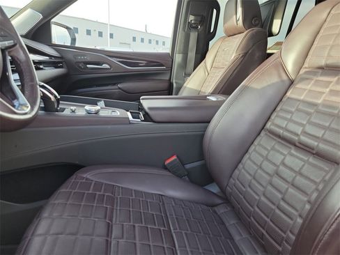 Used 2024 Cadillac Escalade Sport Platinum w/ LPO, ONYX Package image 26