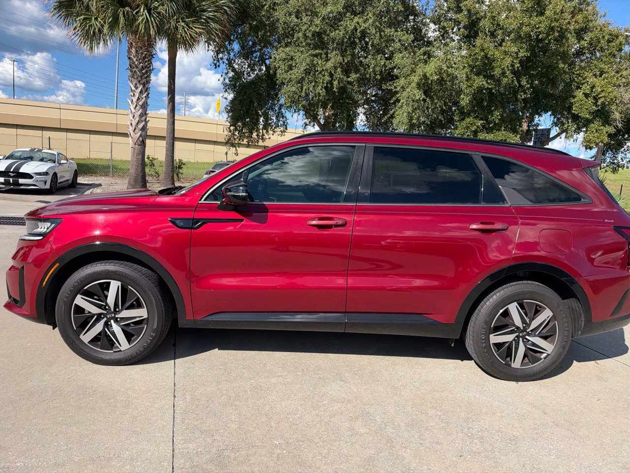 Used 2021 Kia Sorento S FWD image 2