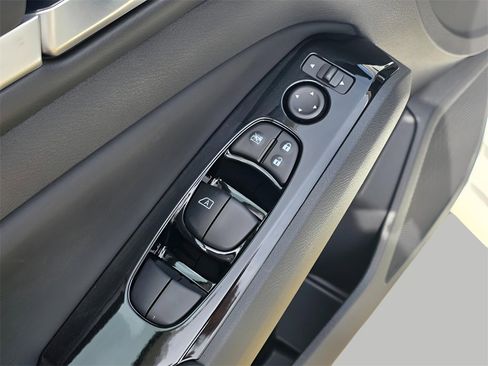 New 2025 Nissan Altima 2.5 SL image 16