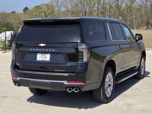 New 2026 Chevrolet Suburban Premier image 5