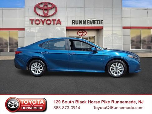 Used 2025 Toyota Camry LE FWD image 7