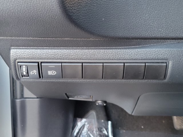 Used 2021 Toyota Corolla LE FWD image 13