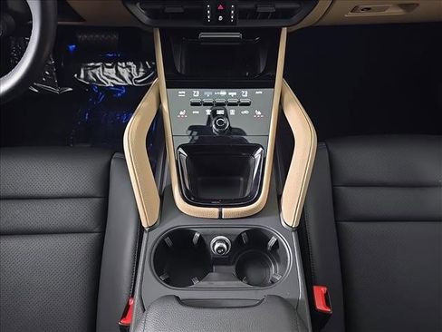 Certified 2024 Porsche Cayenne image 21