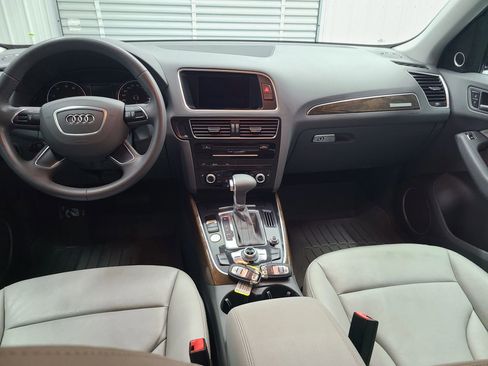 Used 2017 Audi Q5 2.0T Premium Plus w/ Technology Package AWD/4WD image 2