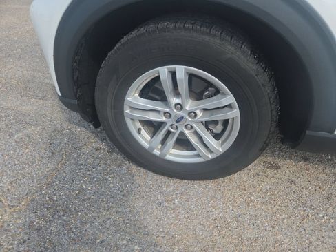 Used 2024 Ford Explorer XLT RWD image 17