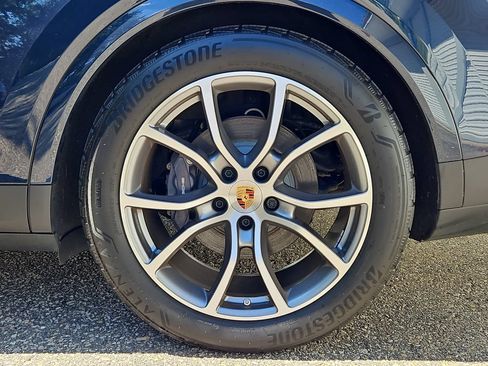 Certified 2025 Porsche Cayenne E-Hybrid AWD/4WD image 11