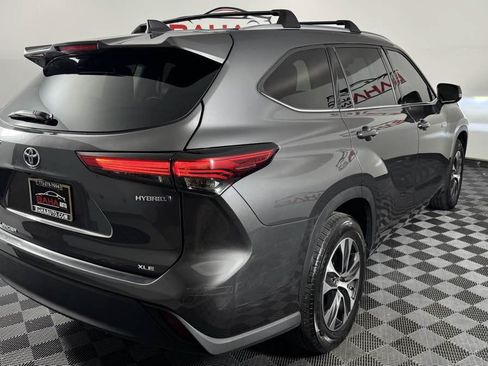 Used 2021 Toyota Highlander XLE FWD image 7