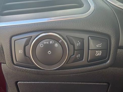 Used 2019 Ford Edge Titanium w/ Equipment Group 301A AWD/4WD image 19