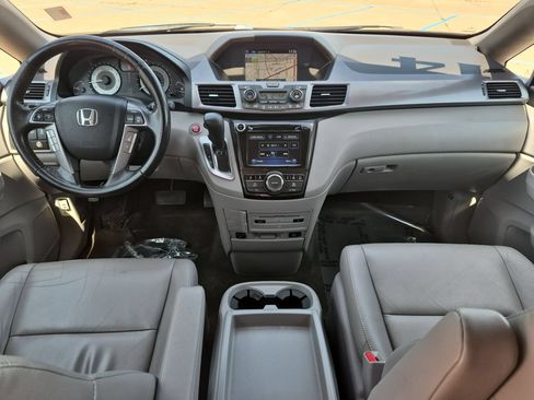 Used 2014 Honda Odyssey Touring Elite image 26