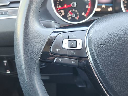 Used 2020 Volkswagen Tiguan SE w/ Panoramic Sunroof Package image 33