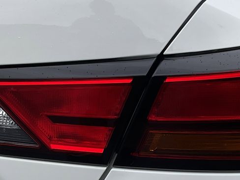 Used 2025 Nissan Altima 2.5 SV image 9