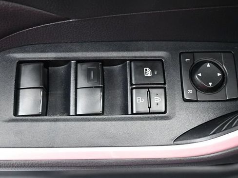 Used 2019 Toyota RAV4 XLE FWD image 14