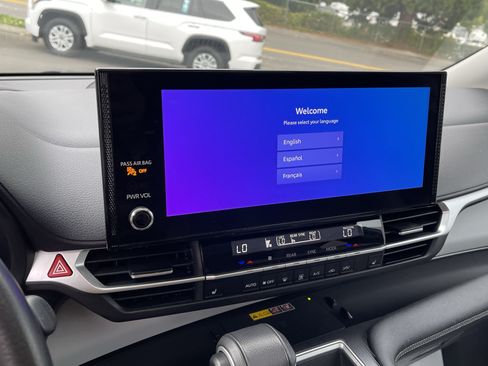 Certified 2025 Toyota Sienna XLE FWD image 24