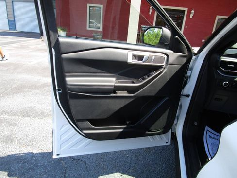 Used 2020 Ford Explorer XLT w/ Equipment Group 202A RWD image 20