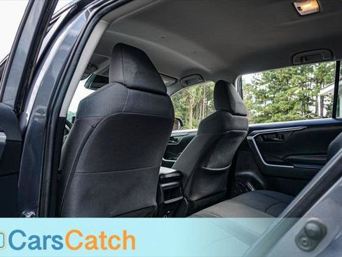 Used 2020 Toyota RAV4 LE FWD image 33