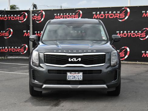 Used 2022 Kia Telluride LX image 2
