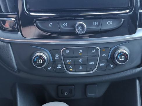 Used 2023 Chevrolet Traverse LT FWD image 21