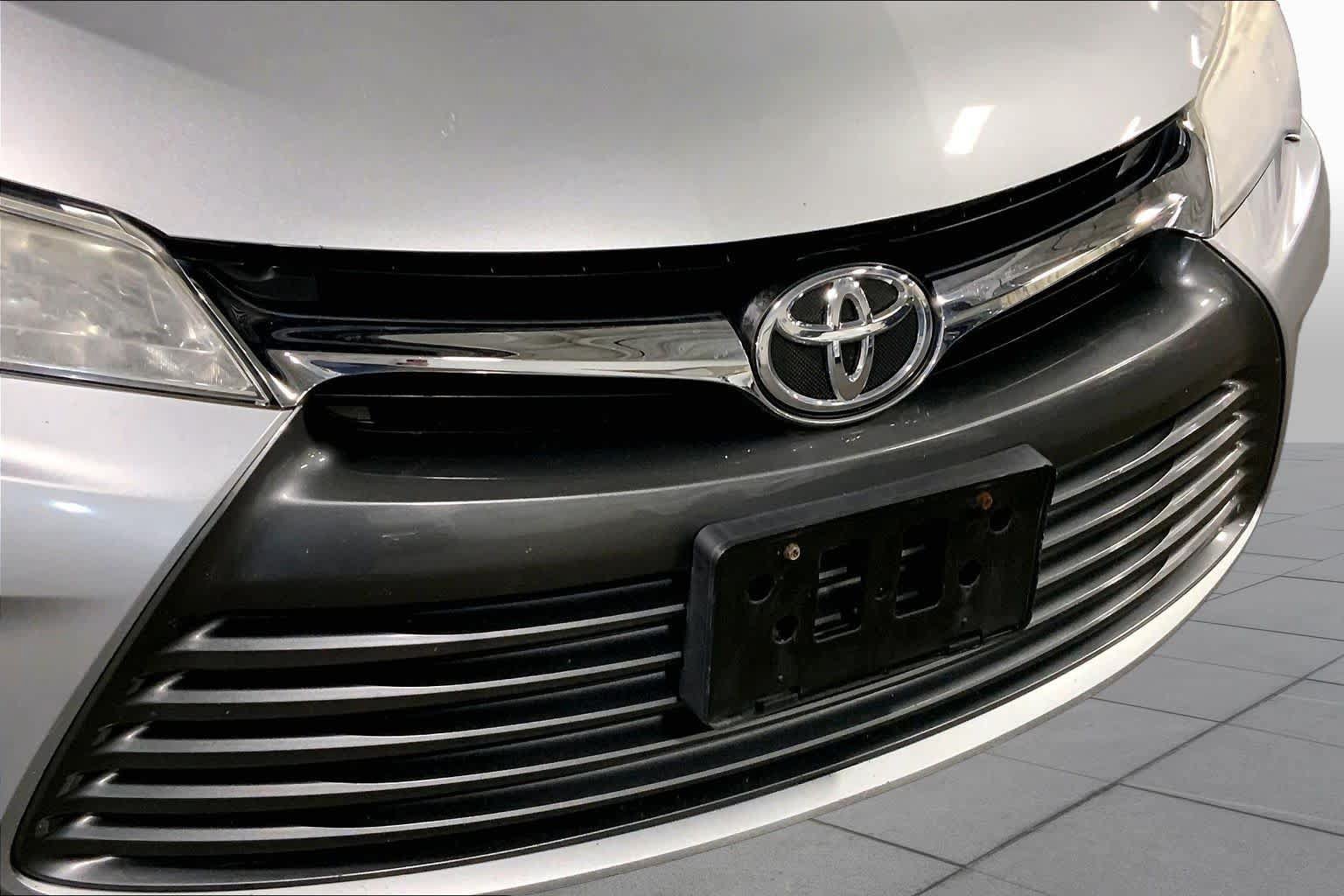 Used 2017 Toyota Camry LE FWD image 29