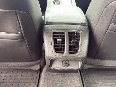 Used 2017 Ford Taurus SEL FWD image 19