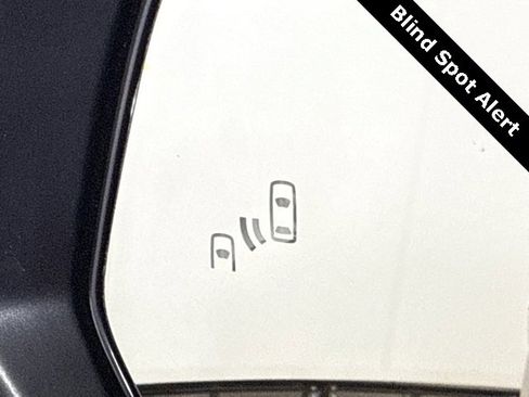 Used 2023 Toyota Highlander Limited image 24