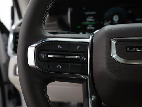 Used 2025 GMC Acadia Denali AWD/4WD image 27