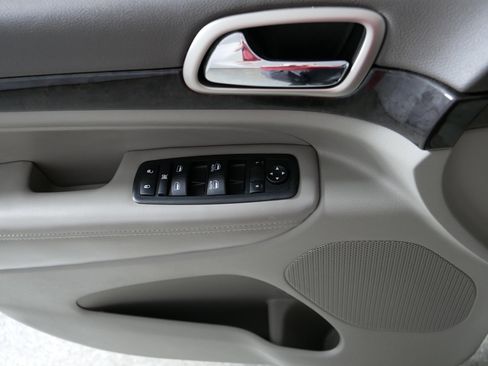 Used 2011 Jeep Grand Cherokee Laredo AWD/4WD image 19