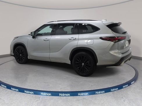 Used 2025 Toyota Highlander XSE AWD/4WD image 8
