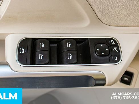 Used 2023 Mercedes-Benz EQB 300 4MATIC image 38