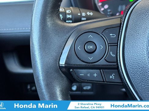 Used 2021 Toyota RAV4 XLE w/ Convenience Package FWD image 29