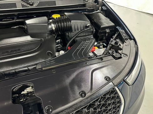 Used 2023 Chrysler Pacifica Touring-L image 67