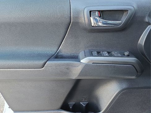 Used 2023 Toyota Tacoma TRD Off-Road image 19