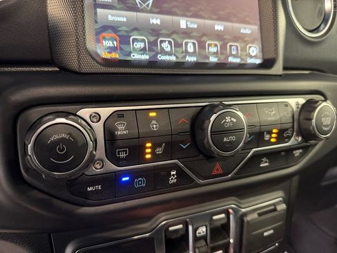 Used 2023 Jeep Wrangler Unlimited Sahara AWD/4WD image 30