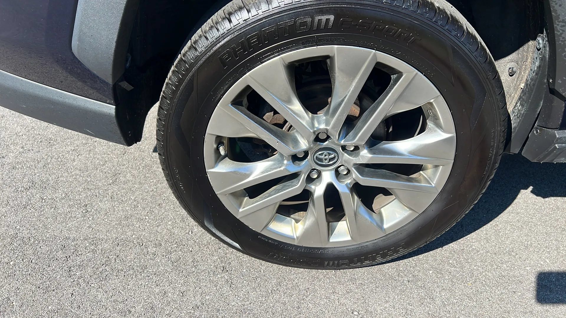 Used 2019 Toyota RAV4 Limited w/ Advanced Technology Package AWD/4WD image 39