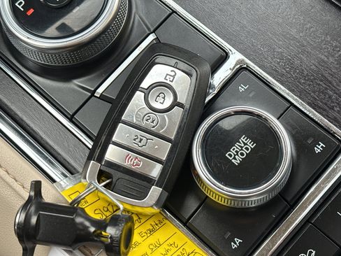 Used 2024 Ford Expedition Max Platinum image 40