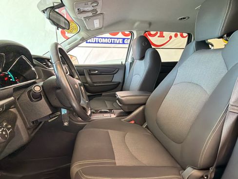 Used 2017 Chevrolet Traverse LT w/ Style and Technology Package FWD image 15