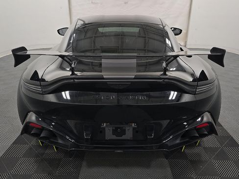 Used 2022 Aston Martin V8 Vantage Coupe RWD image 4
