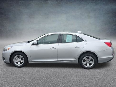 Used 2016 Chevrolet Malibu LT FWD image 2