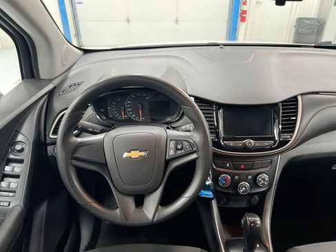 Used 2020 Chevrolet Trax LS FWD image 11